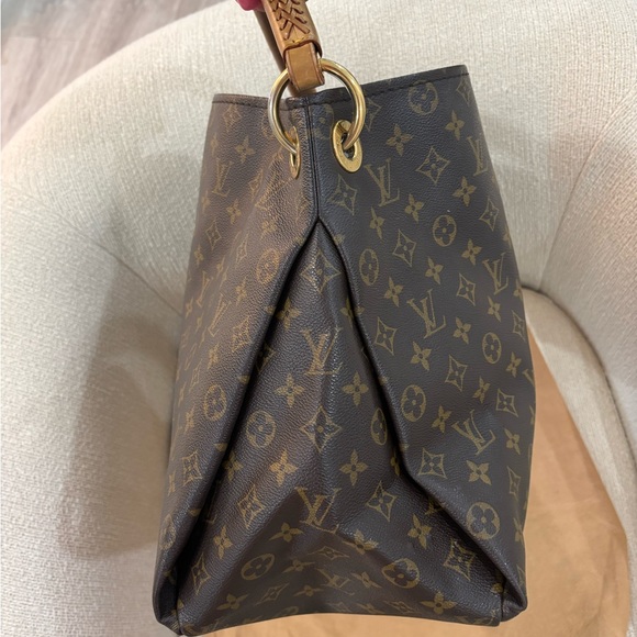 Authentic Louis Vuitton Artsy MM monogram - Picture 6 of 14